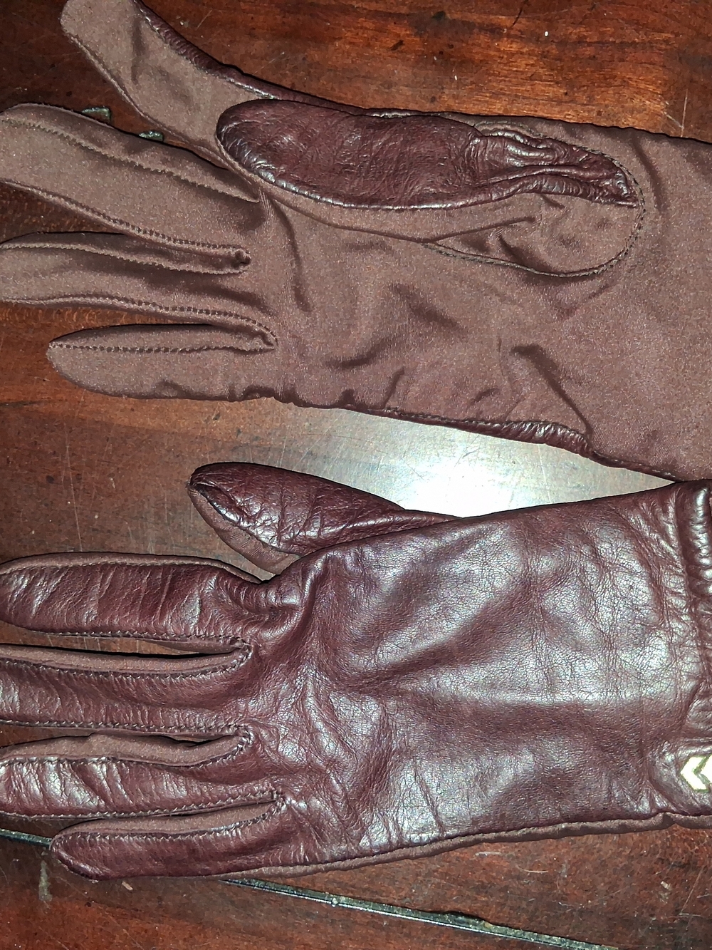 isotoner Women's Brown Leather and Fabric Gloves